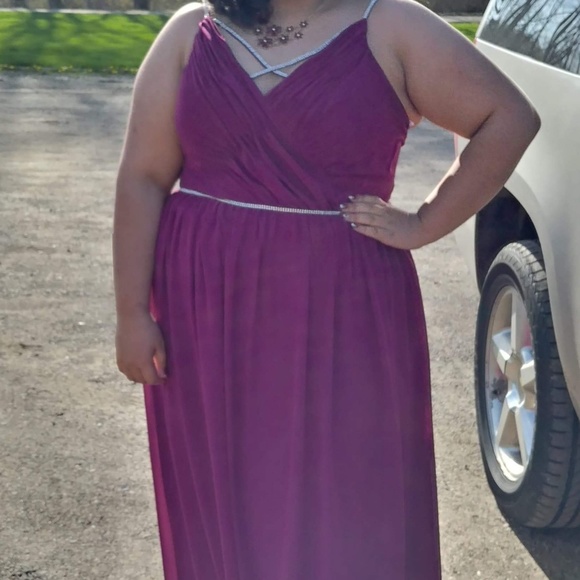 Evening Gown - Picture 1 of 3